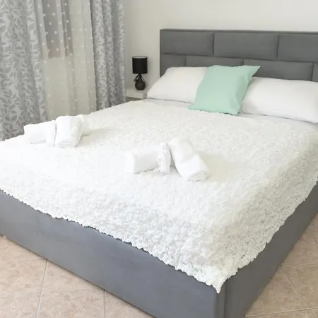 Bed & Breakfast Pranvera's 3*