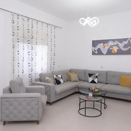 Pranvera's Bed & Breakfast