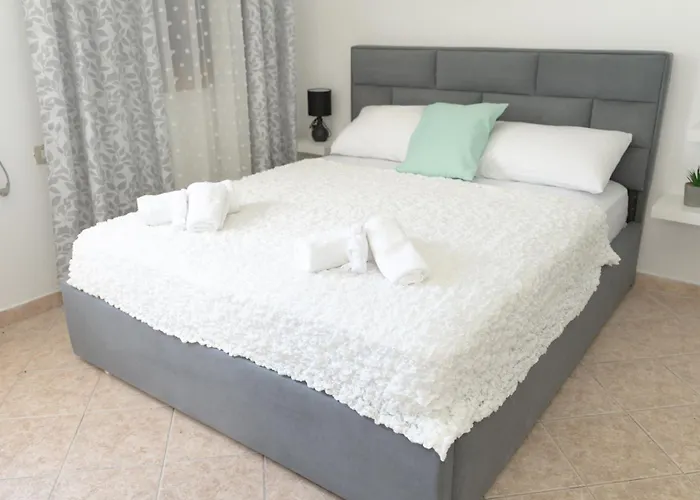 Alojamento de Acomodação e Pequeno-almoço Pranvera's 3*